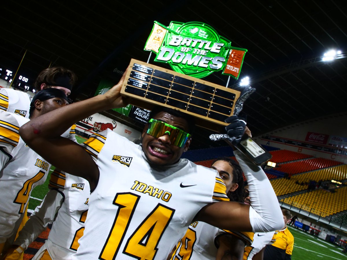 VandalFootball's tweet photo. Bringing the @Idaho_Central battle of the domes trophy back to North Idaho.

#GoVandals #BattleOfTheDomes https://t.co/umOgJZ28R1