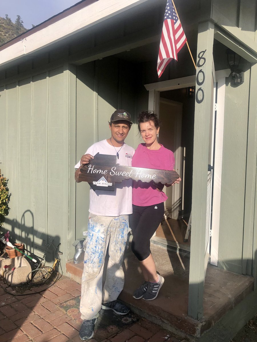 Team_Avalos's tweet photo. Giving keys to our first time homebuyers. Best part of our job is helping clients achieve homeownership. Priceless! Thank you for your trust and for allowing us to be your realtors of choice. #TeamAvalos #RealEstate https://t.co/VGqV4h9lLK