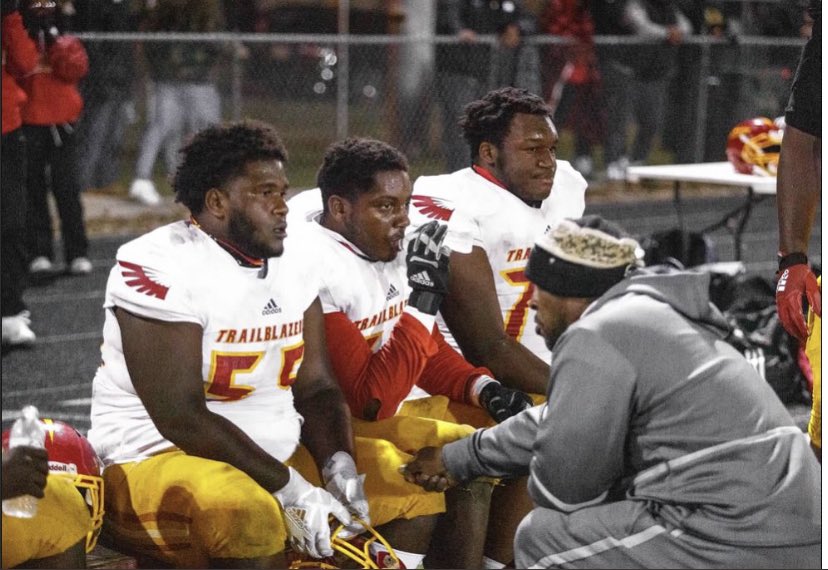 big_zo55's tweet photo. Lake Charles college prep is the best decision I made to play my 4 years of high school football. Big shout out to my coaches and teammates and faculty and staff. The prep is the place to be, turn your dreams into reality ❤️💛 #55  #blazerforlife #wearethestandard https://t.co/et6AqHW43I
