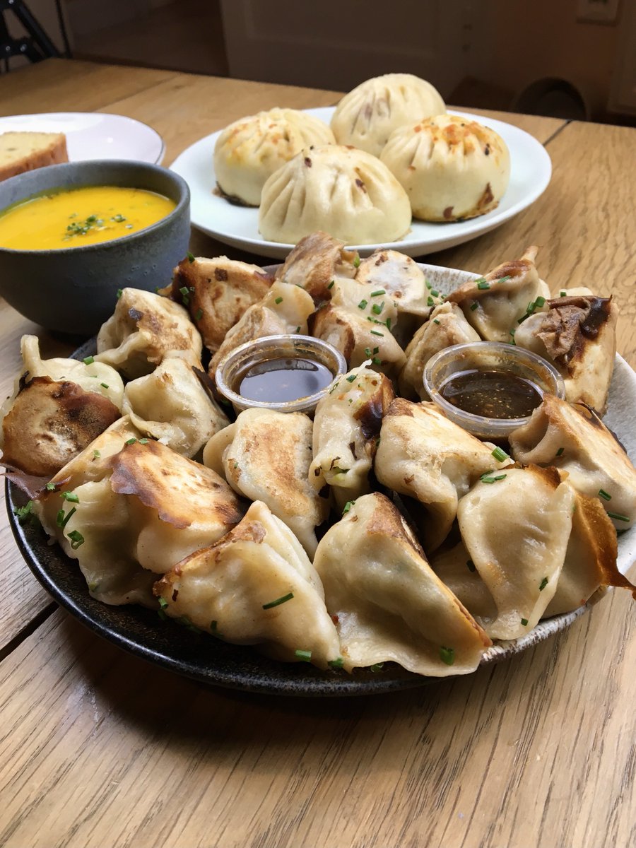 ulysseseats's tweet photo. Thread : restos pas chers (environ 10/15€ par pers) à lyon https://t.co/x3GecSFImC