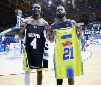 Former Knights reunite ⚔️ 

<a href="/DG10_/">Dayon Griffin</a> and <a href="/chadthebeast_21/">Chad Brown</a> with the jersey swap 🤝 #ChargeOn
