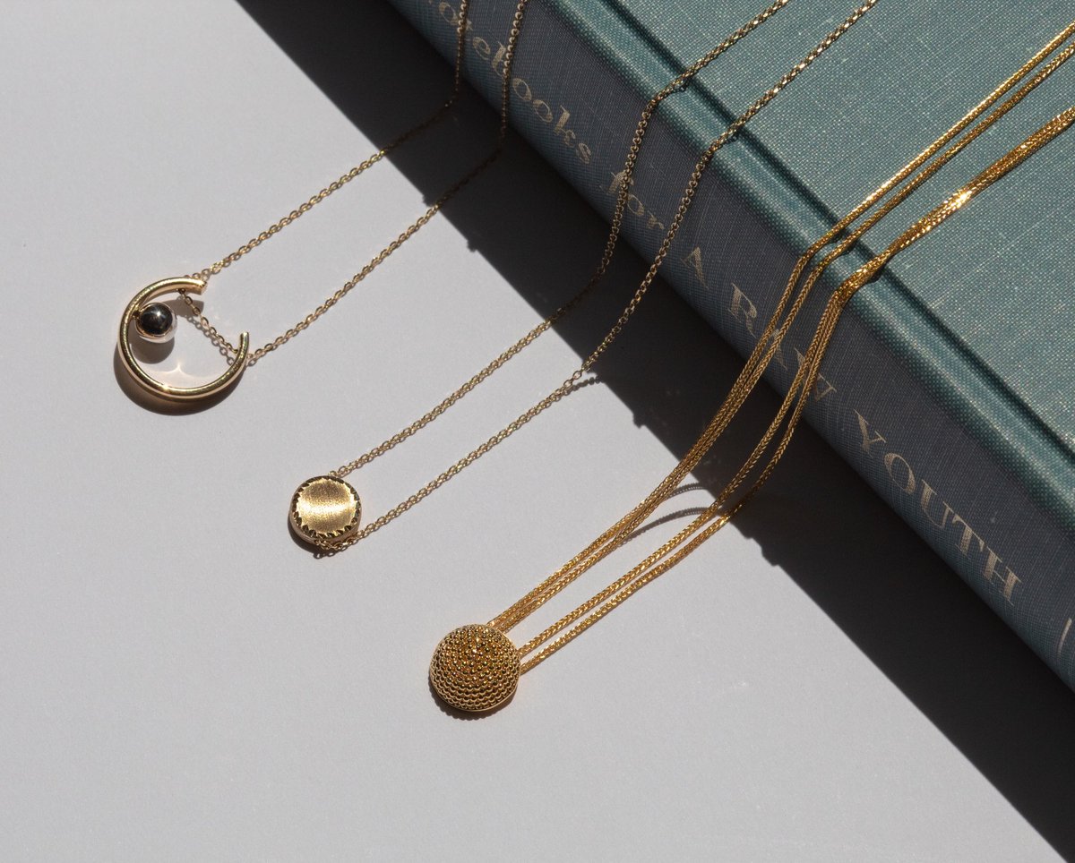 e_huds's tweet photo. So I started photographing jewelry https://t.co/dQOOwEit1s