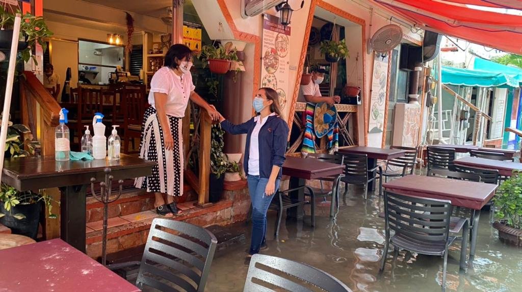 soyateneadeisla's tweet photo. Ante las lluvias de los últimos días estamos trabajando muy de cerca para combatir las inundaciones y tener las calles en buen estado en beneficio de isleños y turistas. 

Cuidar la imagen de nuestro municipio es mi prioridad, porque es el motor de la economía de Isla Mujeres. https://t.co/roST91gx29
