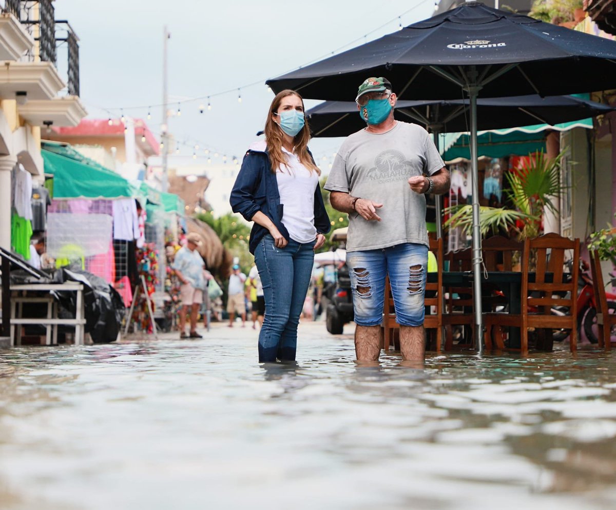 soyateneadeisla's tweet photo. Ante las lluvias de los últimos días estamos trabajando muy de cerca para combatir las inundaciones y tener las calles en buen estado en beneficio de isleños y turistas. 

Cuidar la imagen de nuestro municipio es mi prioridad, porque es el motor de la economía de Isla Mujeres. https://t.co/roST91gx29