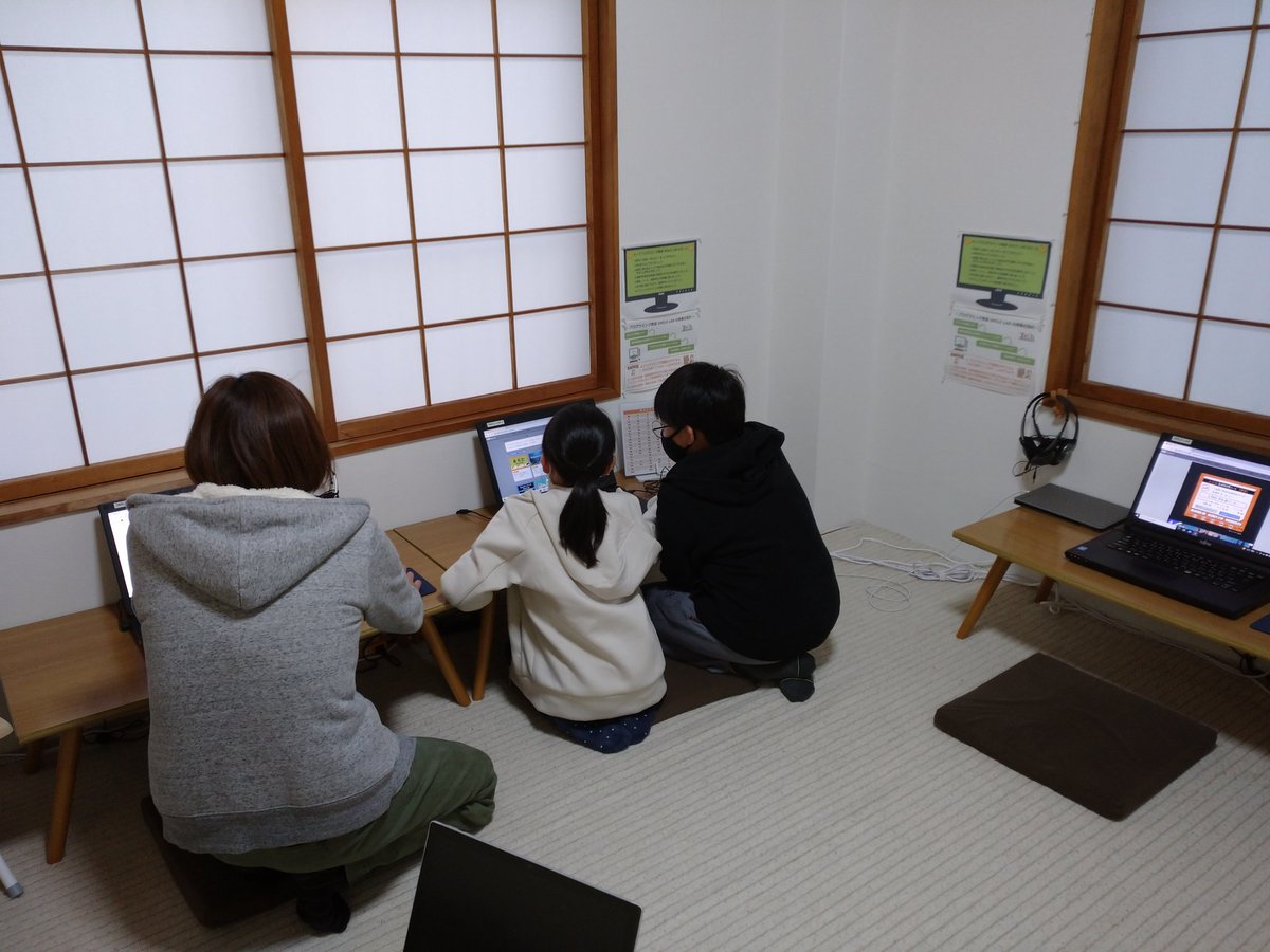 nasu_yumiko's tweet photo. 【キッズプログラミング教室★SMILE LAB】
2021.11/18
「5年生の生徒さんのScratch作品『弥彦』をテーマにしたクイズが出来たので遊びに来てください♪」とお声をかけていただき、お邪魔してきました🍀
#弥彦
#キッズプログラミング教室
#SMILELAB

https://t.co/zEKXrGHHVP

https://t.co/PVT1cigdYH https://t.co/GkxMR2DTDD