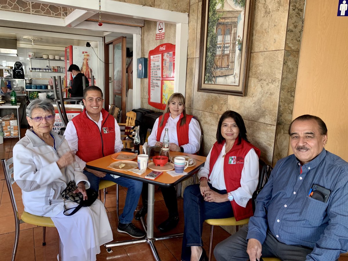 luzelenaarella4's tweet photo. #Amigos ⁦@PacoAlonso80⁩ ⁦⁦@PRI_SLP⁩ https://t.co/euVh2uqVsw