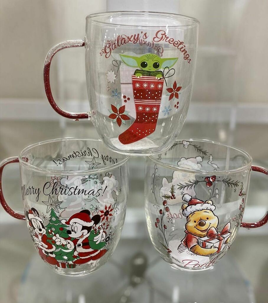 DLifestylers's tweet photo. Repost from @disneyland_allfun - 🎄‼️NEW‼️ Glitter handle glass mugs 😍😍 $7.99 @homegoods Swipe ⬅️➡️ for a closer look.
Which one is your favorite?
#homegoods #homegoodsfinds #homegoodsdisney #disneyfind #disneyfinds #disneymerch #disneymerchandise
#… https://t.co/sNRjUMnkuU https://t.co/eqUz8FnYZo
