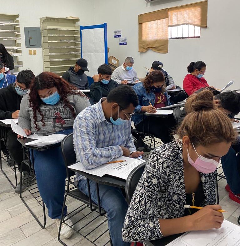 ITEAoficial's tweet photo. Así se vivió la #JornadaNacionalINEA en sus sedes de aplicación y #PlazasComunitarias, acudieron personas jóvenes y adultas de 15 años en adelante que desean terminar sus estudios de primaria, secundaria o que han concluido de uno a 3 módulos. #TAMCrece #EducaTam https://t.co/nKsuGrDUDZ