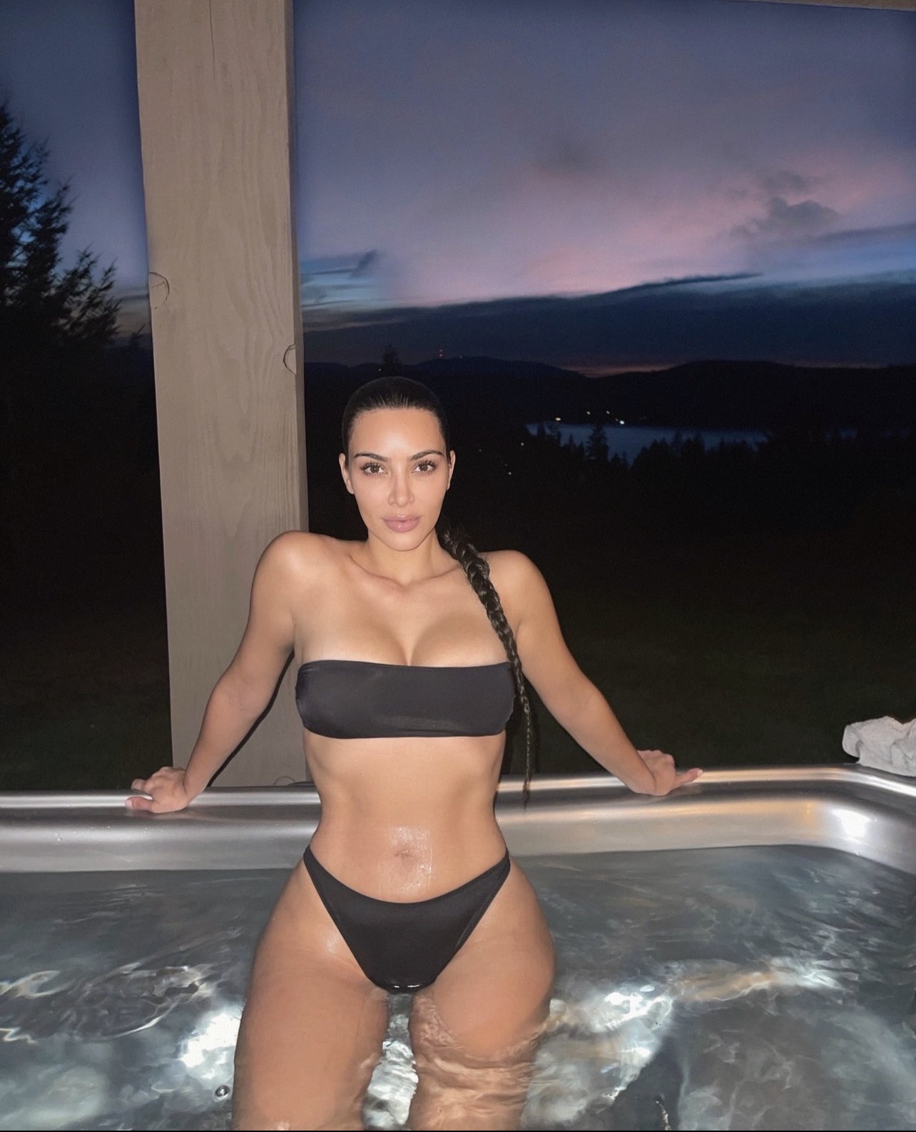 Kim Kardashian on Twitter "My happy place 🖤 https //t.co/mzgLmWt38Z