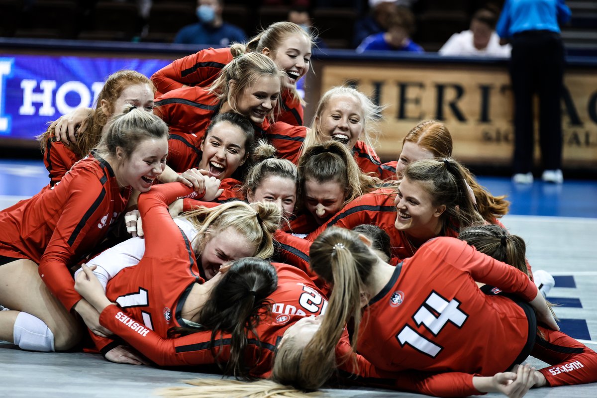 SCSUHuskies_VB's tweet photo. RECAP: @SCSUHUSKIES claim NSIC Championship

📰: https://t.co/DK1E5I26pE

#unleashSCSU #NSICVB #SCSUHuskies https://t.co/s0zXyhAFap