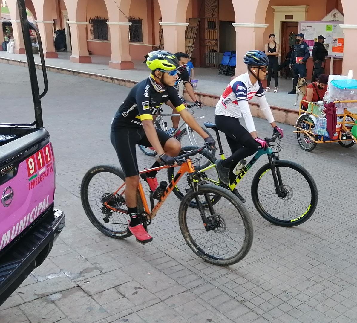 Tprende's tweet photo. #MetaDeporte
Ciclistas de Putla, Juxtlahuaca y Silacayoapan, participaron la mañana de hoy sábado en el recorrido recreativo de 28 kilómetros partiendo de la explanada municipal. https://t.co/nqkVEH0VtB