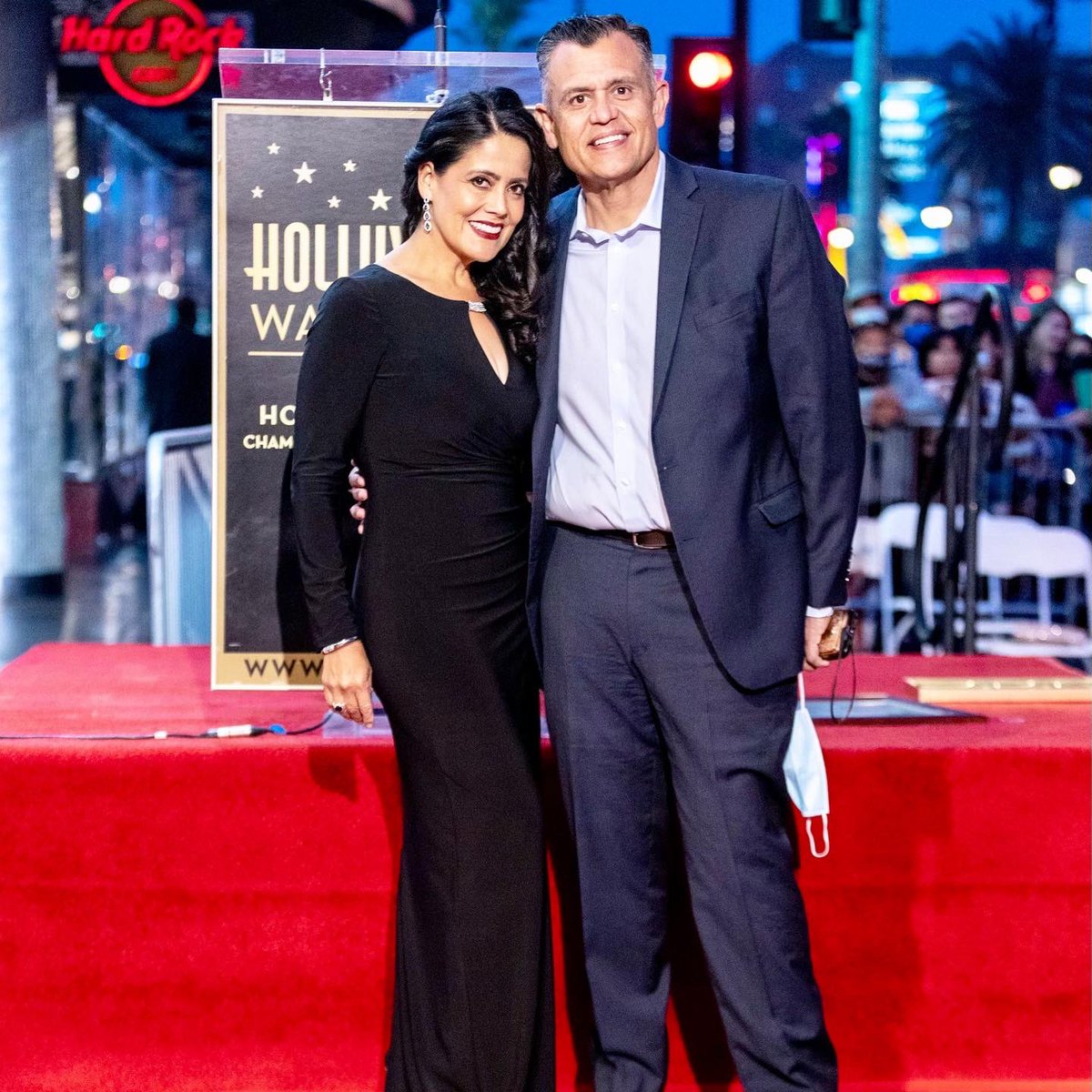 LupitaSCornejo's tweet photo. Amazing evening as the @HollywoodArea welcomed @salmahayek to the @WalkofFameStar. Joined by #ChloeZhao @AdamSandler @ericgarcetti @MayorOfLA @mr_jose_cornejo @wofstargirl 
#SalmaHayek @TheEternals @HouseOfGucciMov 
📸: @imagerybyoscar | HCOC

Repp’ing  @ATT #LifeatATT 🙋🏻‍♀️ https://t.co/SZcBEIGGee