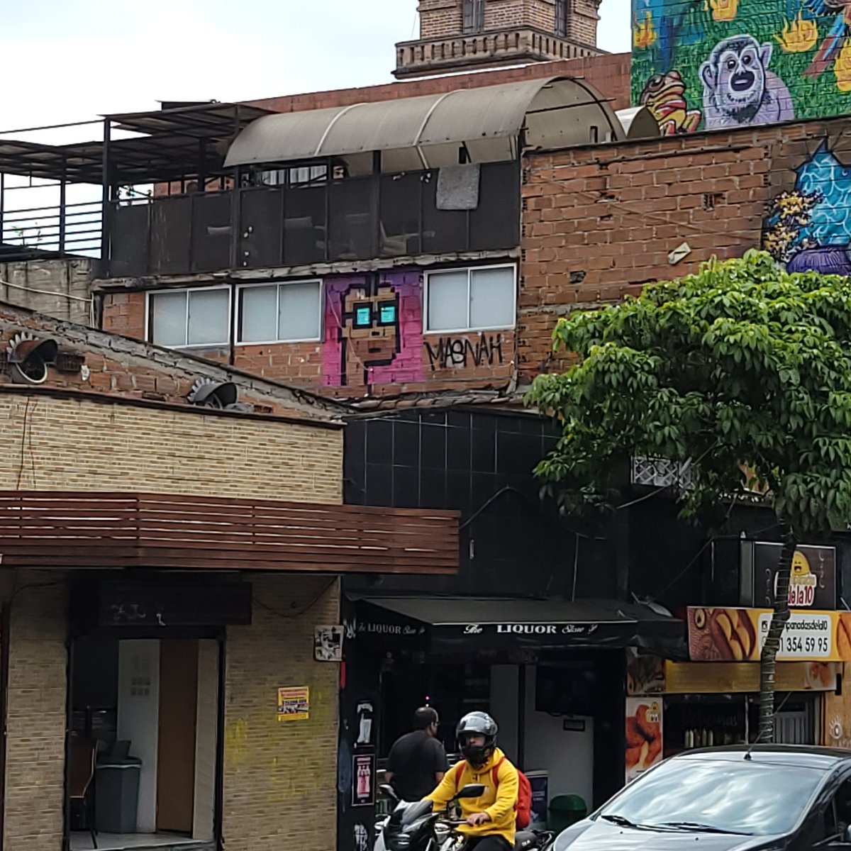 ulricheder's tweet photo. Auch in #Medellin gibt es inzwischen #NFT https://t.co/ymFN4nltwL