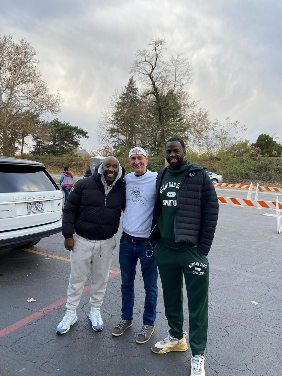 Bob Tweets tweet media