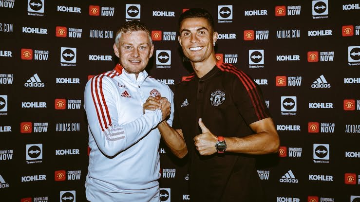 PlayerYear's tweet image. Cristiano affects on clubs

Ronaldo joined Juventus : Massimiliano Allegri fired.

Ronaldo joined Manchester United : Ole Solskjær fired.
#ManUtd
#ManchesterUnited
#Ronaldo #OleOut 

Get FREE satellite channels..
iPhone : apps.apple.com/app/id14978715…

Android : play.google.com/store/apps/det…