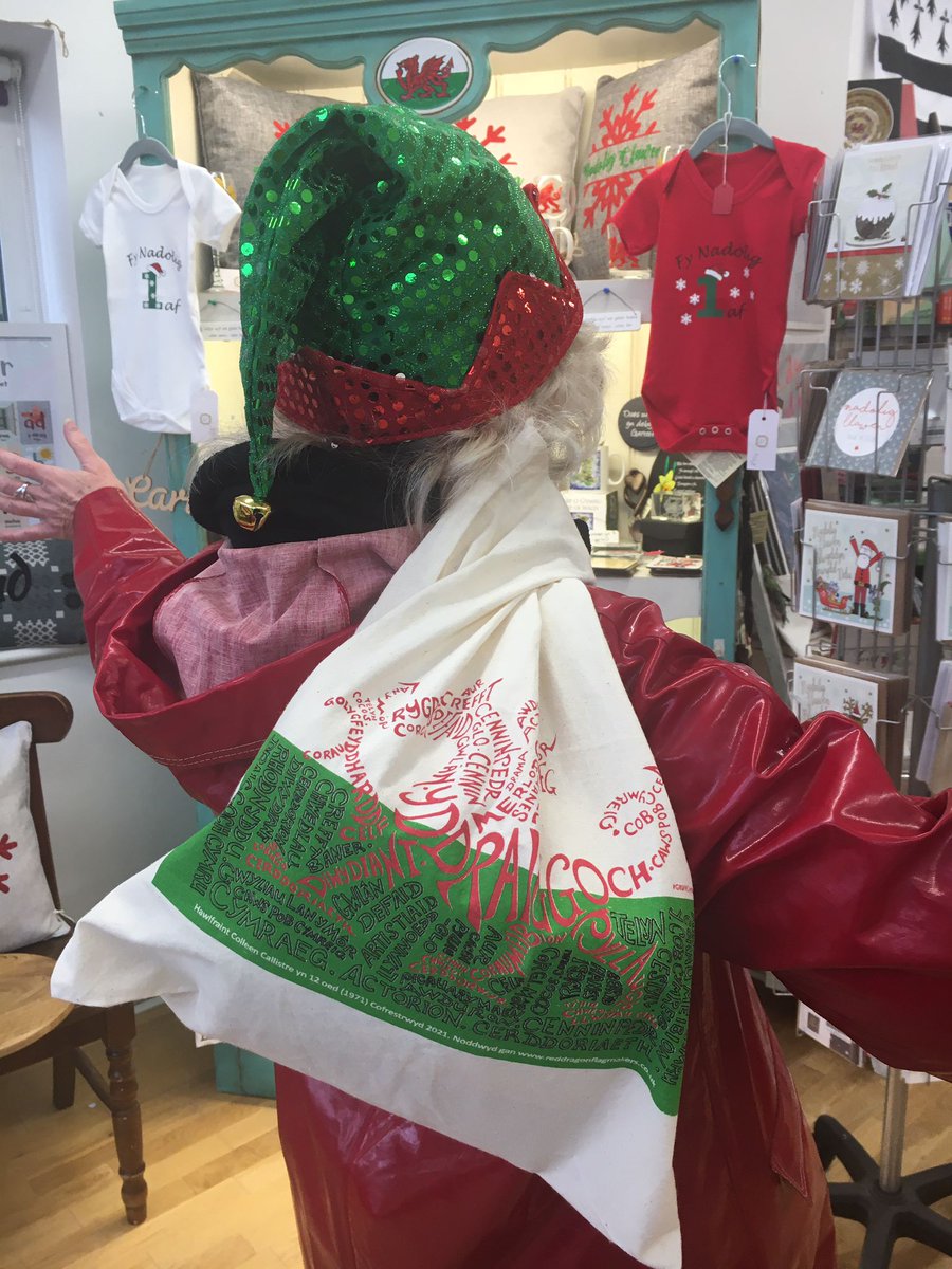 gruffcymru60's tweet photo. Shwmae from @sioptytawe 🎄💟 https://t.co/qfuSM8S06P