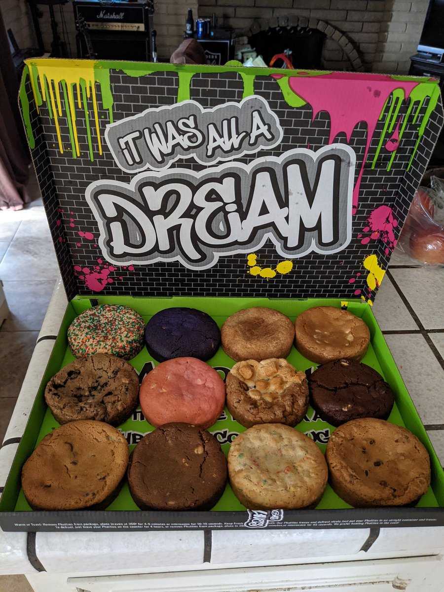 Acciobooksbooze's tweet photo. Yum!! #thecookieplug https://t.co/E2LaBhfdS9