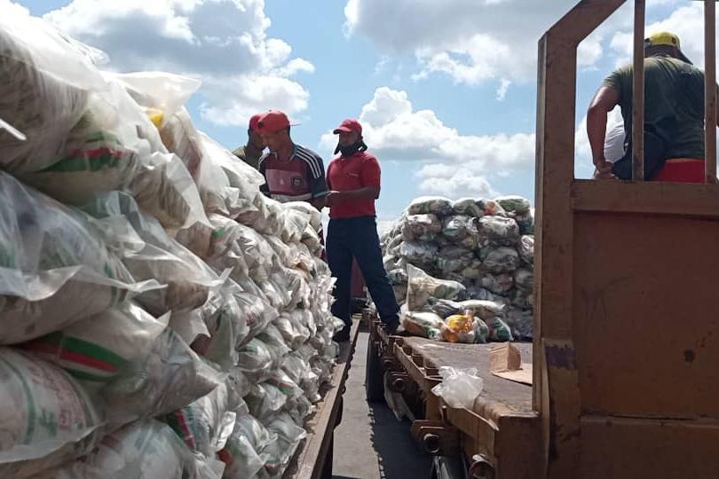 Cumpliendo con el Plan de distribución de alimentos en la tercera semana del mes noviembre, mil 500 familias de las comunidades del eje 10 del municipio Ezequiel Zamora son atendidas con los Combos <a href="/ClapCojedes/">Clap Cojedes</a>.