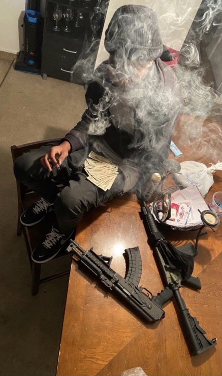 How tf u a DopeBoy you ain’t sold shii move to the 3 got ran out da 6 🗣🖤