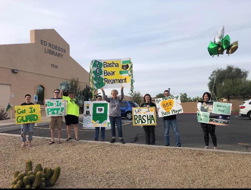 bashahsband's tweet photo. Sending Basha Bears off in style! Parents lined up along Riggs with signs and support. πΆ π»π΄
#ABODA #statefinals #BashaBearRegiment @Basha_AMS @bashabearnation @Payne_Jr_High @SantanStorm https://t.co/dAbEzJpUTG