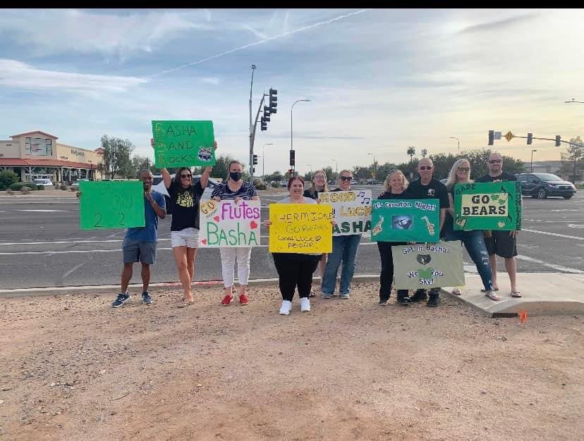 bashahsband's tweet photo. Sending Basha Bears off in style! Parents lined up along Riggs with signs and support. πΆ π»π΄
#ABODA #statefinals #BashaBearRegiment @Basha_AMS @bashabearnation @Payne_Jr_High @SantanStorm https://t.co/dAbEzJpUTG
