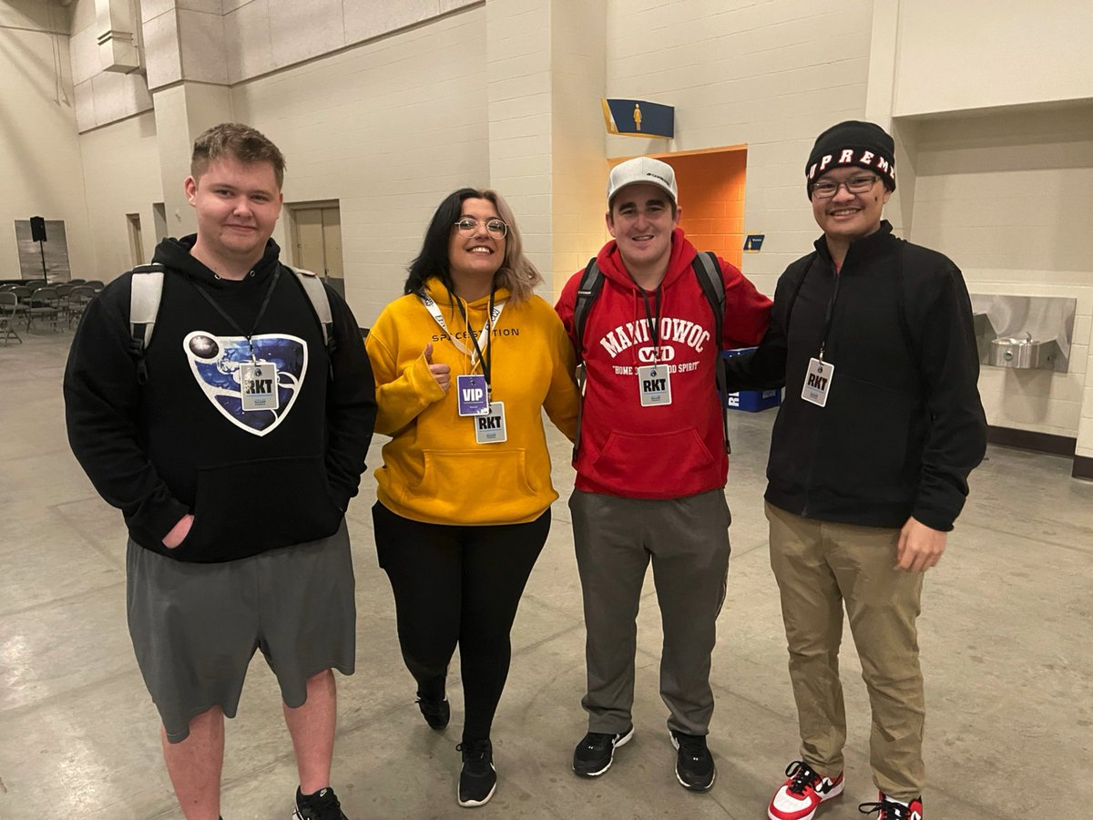 Base_RL's tweet photo. Guaranteed 4 in the rocket league tourney at #MAGEIowa! Also got to meet some great people @NEAT0QUEEN @KCP_Kilk @ItzDaTip @Jake29602843 @Sappy_US @realChaseDeWitt @freya_haze @catjeansRL @Of_Corpse_Silly looking forward to semis and finals tomorrow! https://t.co/jQKzTzoXb3