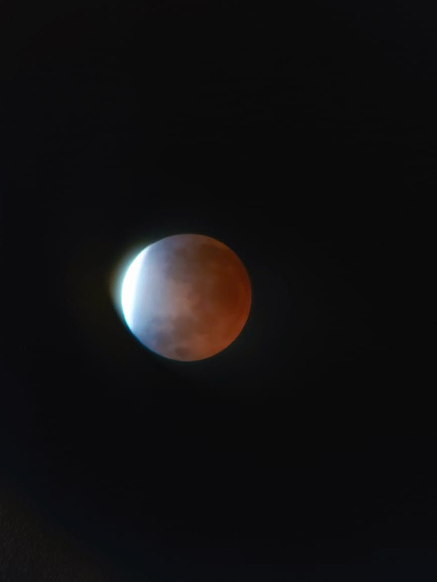 irigorcha's tweet image. El Eclipse de luna q se observó  en la madrugada del viernes,, un espectáculo muy bello de ver,, se pudo ver en gran parte de América y acá en Costa Rica  🇨🇷💛🌕🌖🌗🌔se vio super ,, lo vimos con el nuevo telescopio q compramos 🤩🔭
