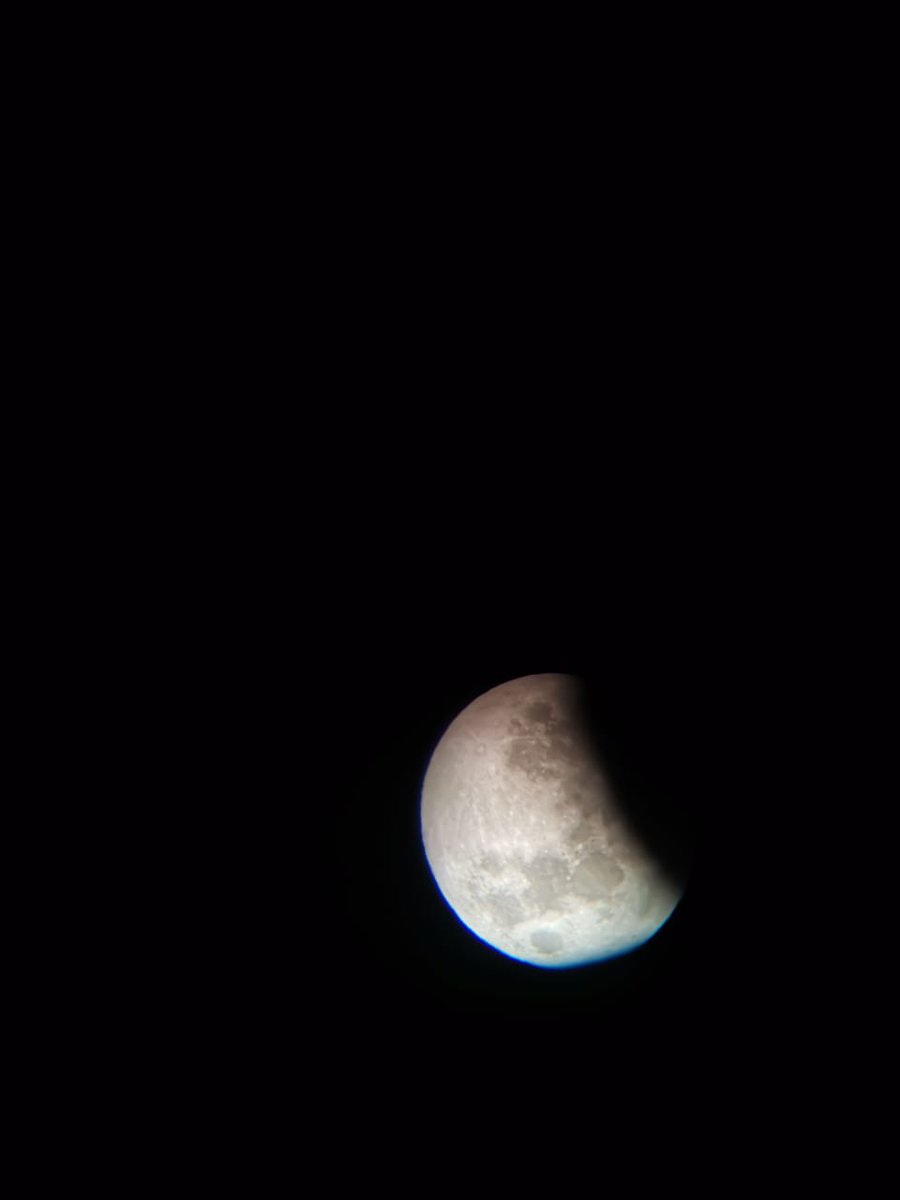 irigorcha's tweet image. El Eclipse de luna q se observó  en la madrugada del viernes,, un espectáculo muy bello de ver,, se pudo ver en gran parte de América y acá en Costa Rica  🇨🇷💛🌕🌖🌗🌔se vio super ,, lo vimos con el nuevo telescopio q compramos 🤩🔭
