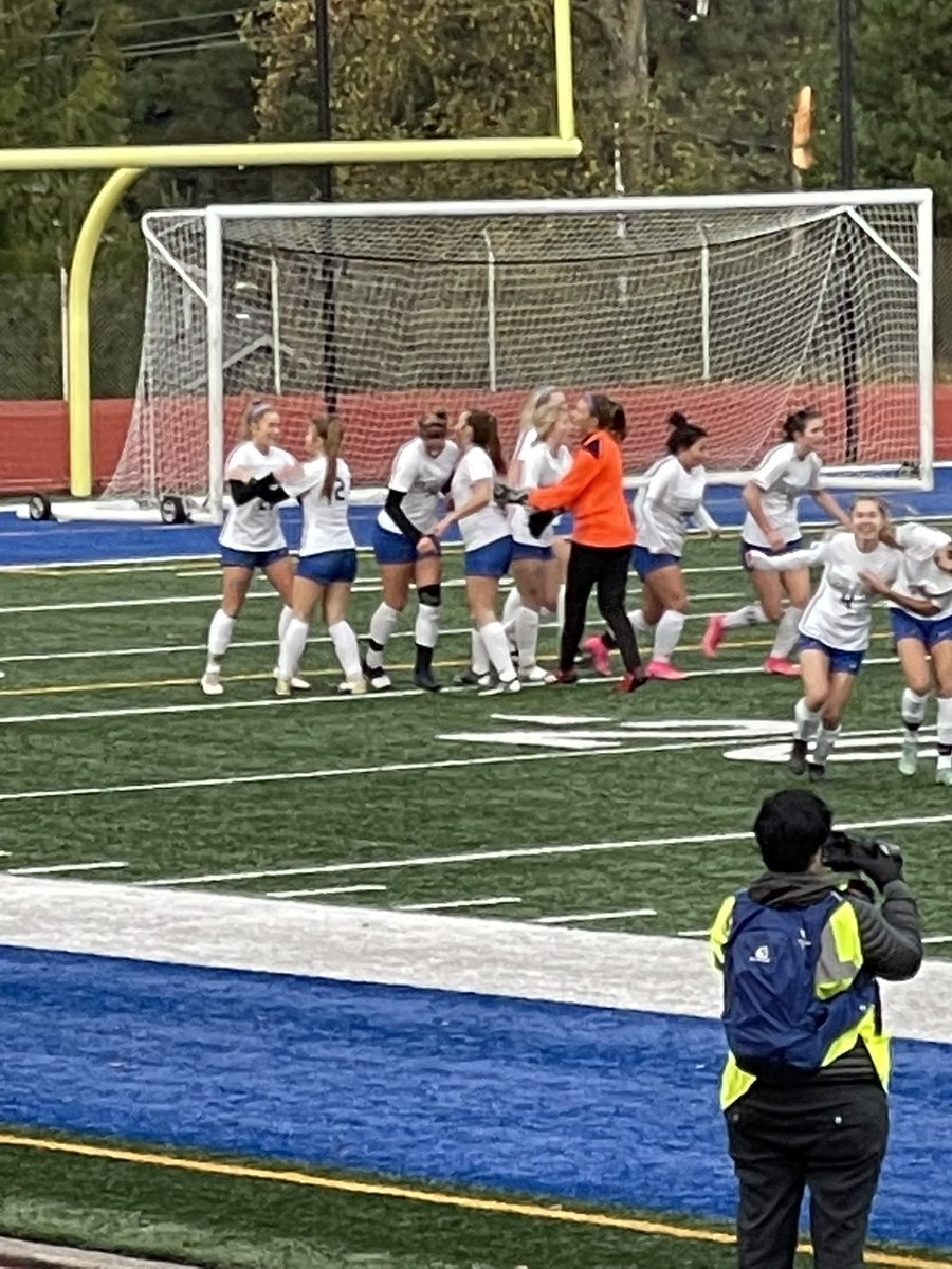 Carnahan with the Goooooaaaaaaal!!!!! 1-0