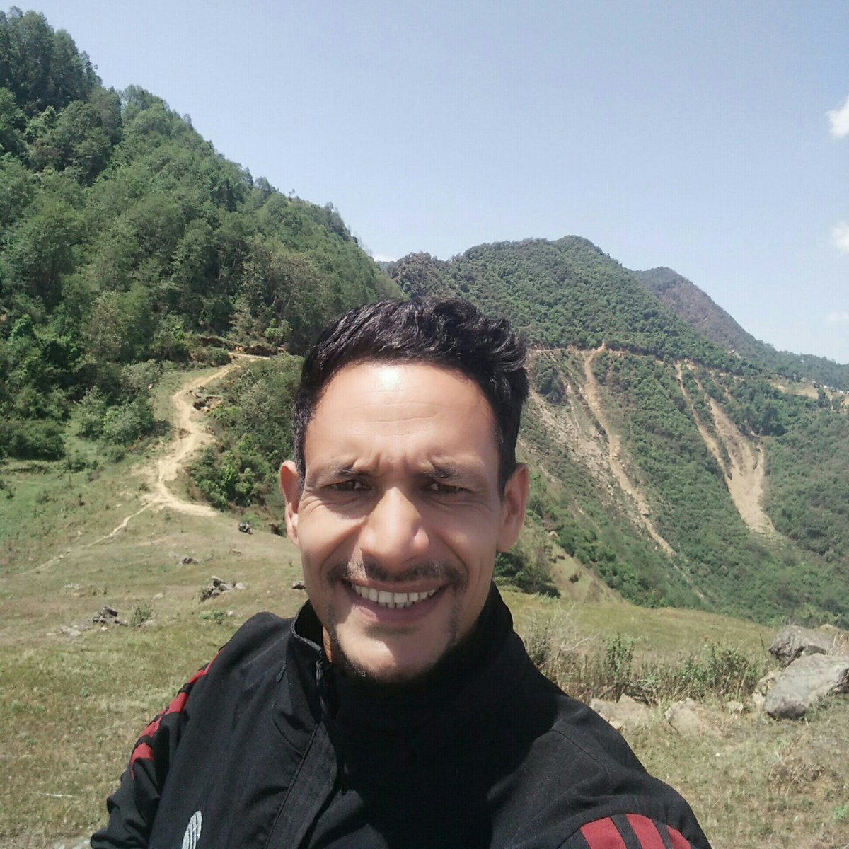 khatiwadagk's tweet photo. #NewProfilePic https://t.co/CrGqGYlehO