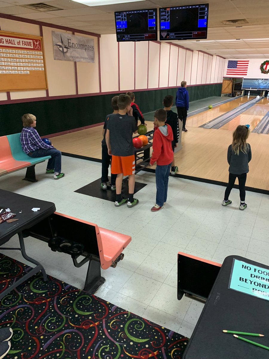 derricksdean's tweet photo. 5th grade travel basketball bonding time!!! https://t.co/QUCDj4Wxzi