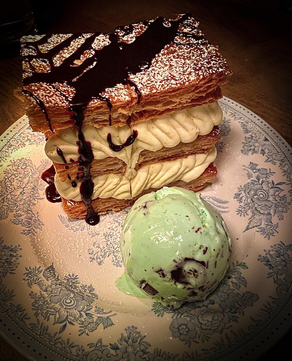 TheBestLoop's tweet photo. 👋 Neighbors! The diet starts in January…get the dessert (📸: mille-feuille) 💯👌 #TheWestLoopIsTheBestLoop #WestLoopHoliday 📍@AuCheval https://t.co/D2Mfd9GuRT