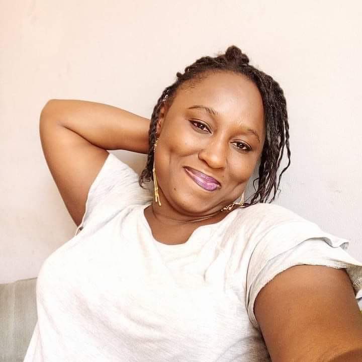 Cette belle dame aurait encore pu être en vie aujourd’hui, si par malheur, elle n’avait pas croisé le cruel chemin de deux anges de la mort déguisés en médecins. 
Après avoir été violée à plusieurs reprises, opérée pour avorter ensuite la grossesse contractée...