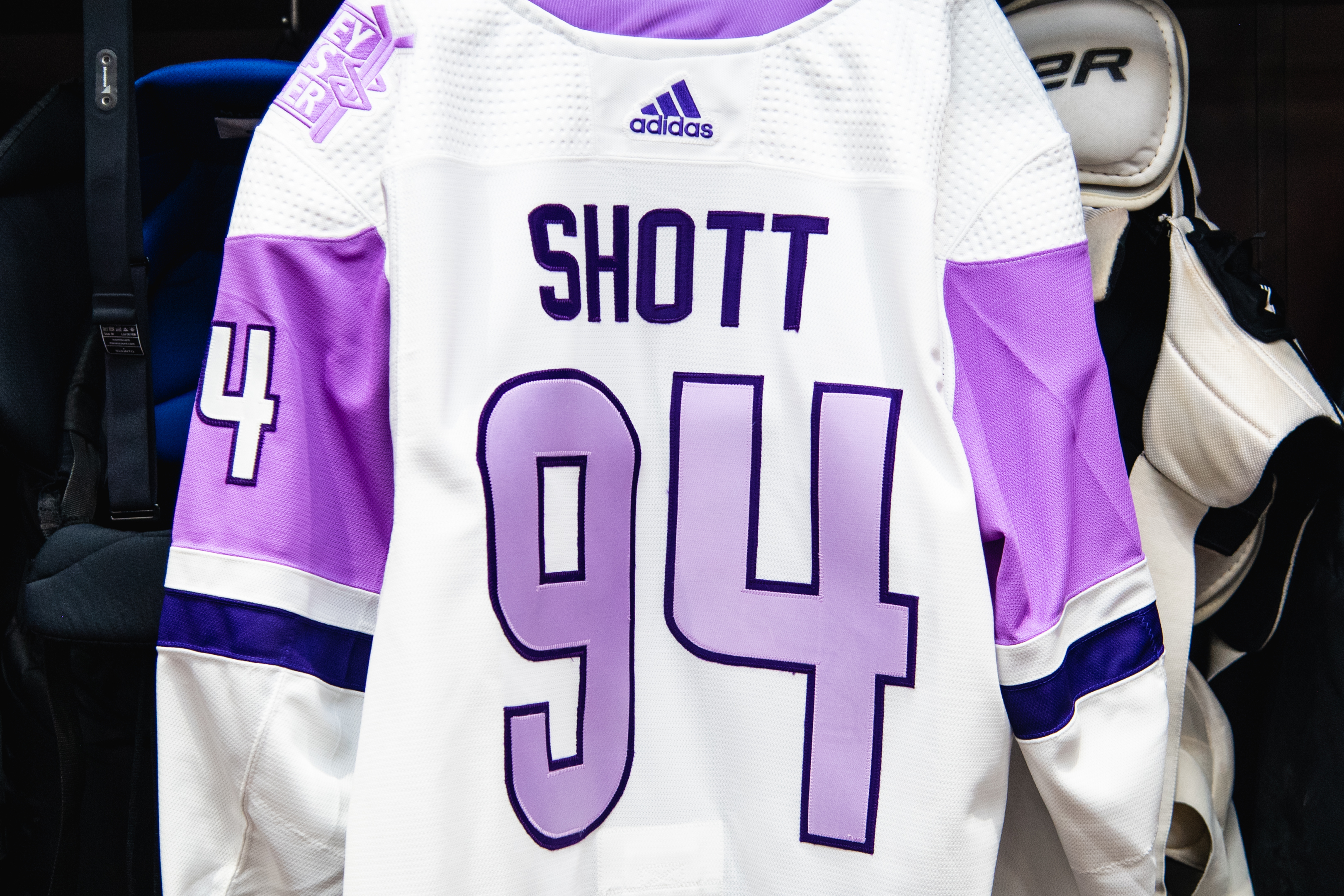 2,205 Hockey Fights Cancer Jersey Stock Photos, High-Res Pictures
