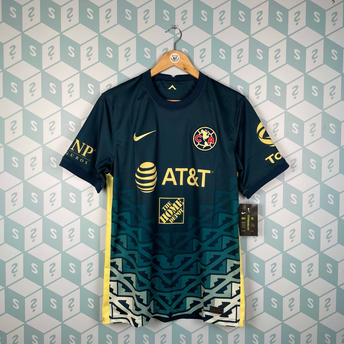SurpriseShirts's tweet photo. Ole Gunnar Solskjaer has been sacked by Manchester United #MUFC #ManUnited 😬

Let's giveaway a https://t.co/4LKMjpRTlz Mystery Football Shirt! 📦👕

👇 How to enter:
♻️ Retweet
✅ Follow us!

That's it! ⚽️ Good luck https://t.co/MLYFm09lQx