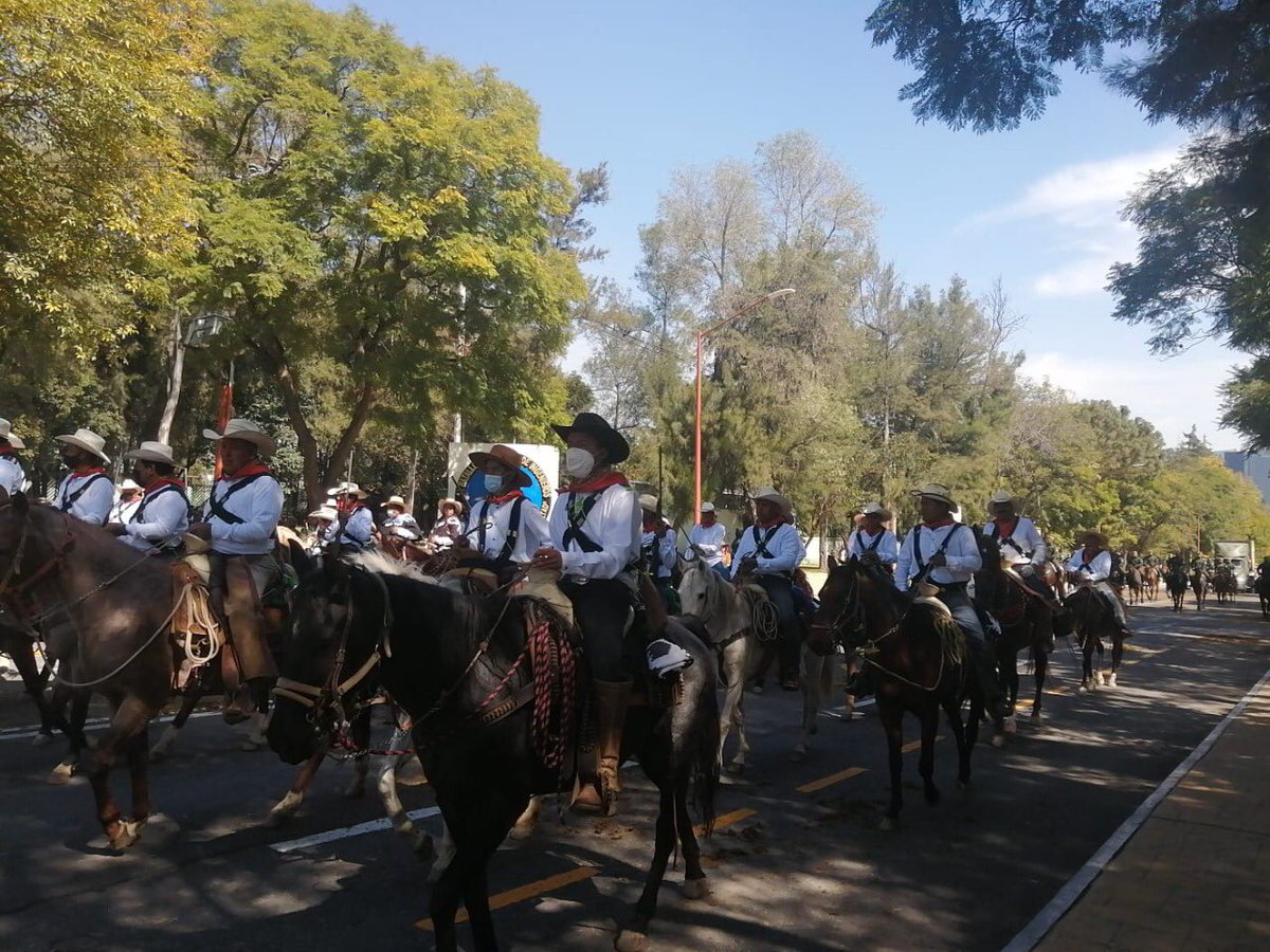 Diadiatlaxcala's tweet photo. PARTICIPÓ TLAXCALA EN DESFILE DEL CXI ANIVERSARIO DEL INICIO DE LA REVOLUCIÓN MEXICANA https://t.co/QU0DxINlUI