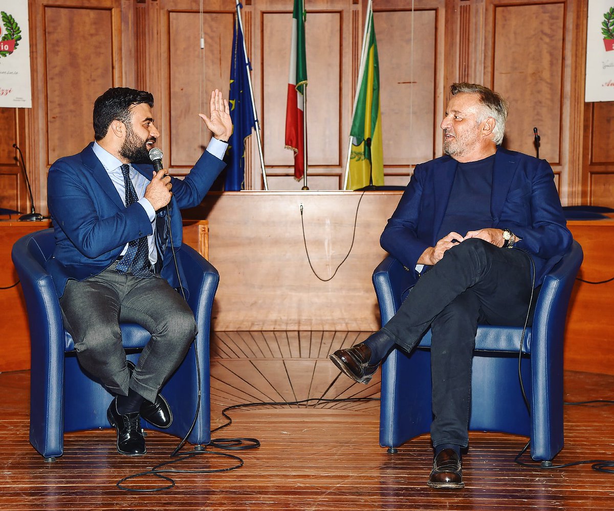 andreavolpee's tweet photo. Parlare ai giovani creativi di cinema e teatro con Christian De Sica è stata un'esperienza bellissima. 
I pensieri e i sogni dei ragazzi sono una fonte inesauribile di idee e di nuove prospettive da realizzare. https://t.co/4fi3hVnLO6
