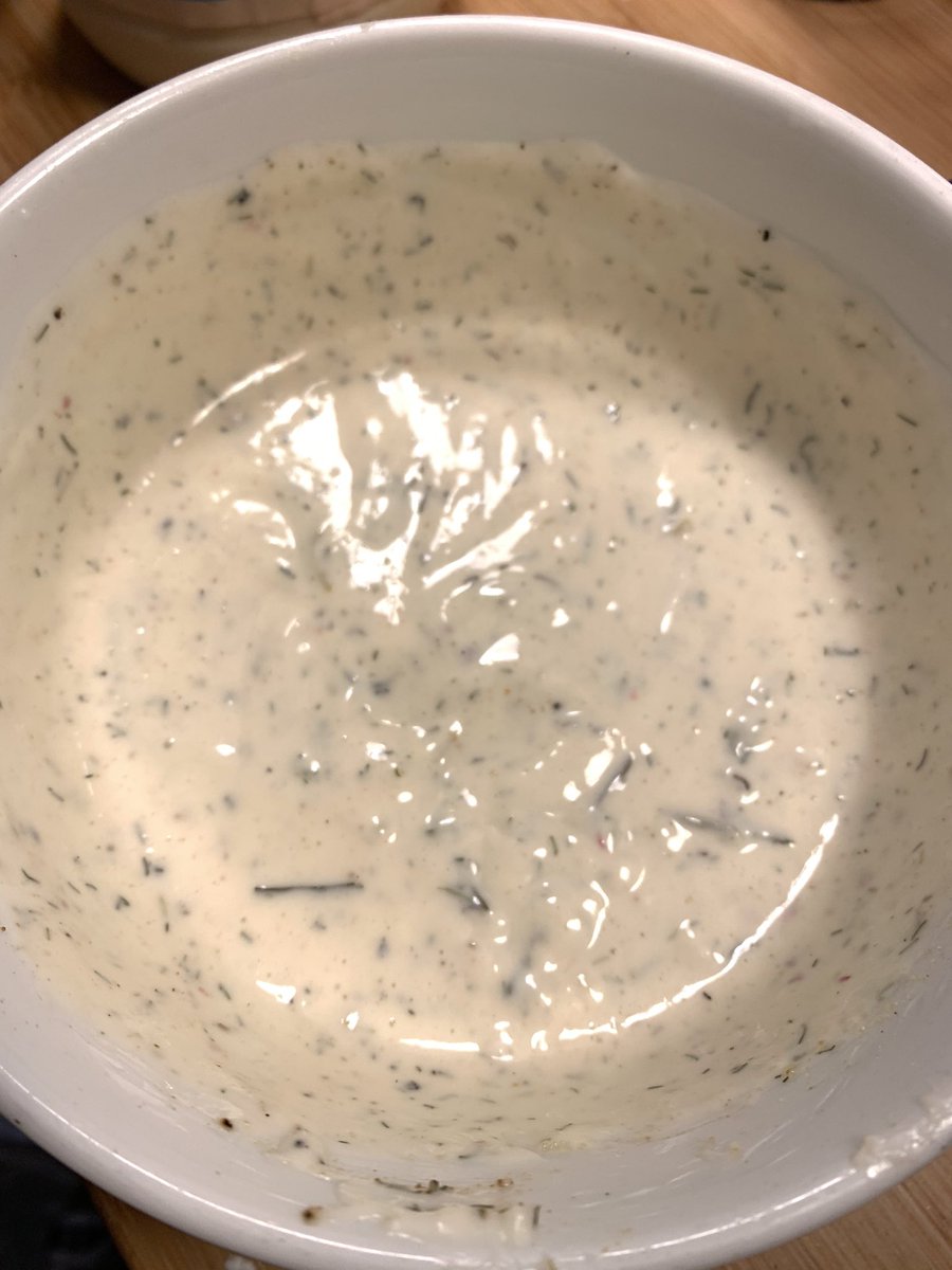 lyzamaryeme's tweet photo. Une journée de merde mais je me réconforte en me préparant un délicieux repas 100% maison !
Pain à l’ail, herbe et fromage accompagné d’une sauce ranch maison. Des rigatoni bœuf au vin #délicieux #homemade #Foodie #jebave https://t.co/DNzejLvg2J