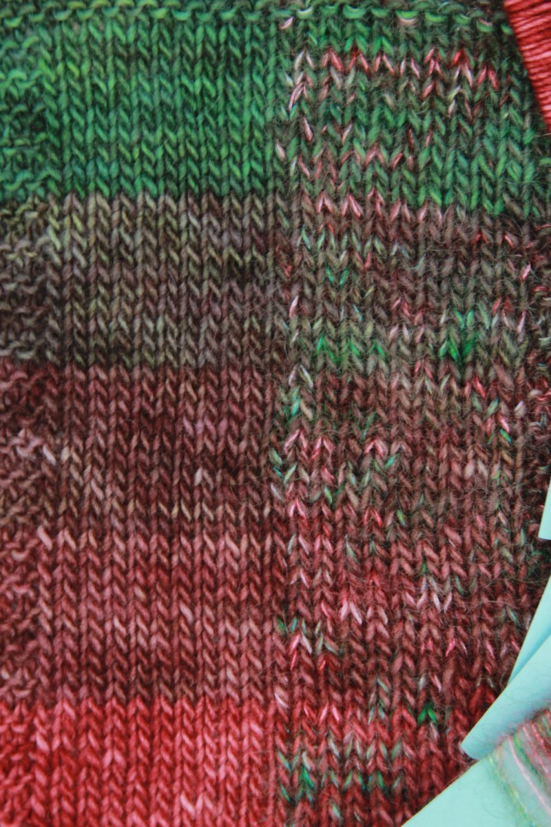 ChromaPsyche's tweet photo. Red❤️ ↔️ Green🌵

"Apples still in the tree"

It's a festive and classic color story for the ages.
.
.
.
.

#ChromaAndPsyche #HandDyedYarn #IndieDyer #BIPOCMakers  #EnbyArtist #BlackCreatives #Swatches #ColorStudy https://t.co/QQIGhYmoiN