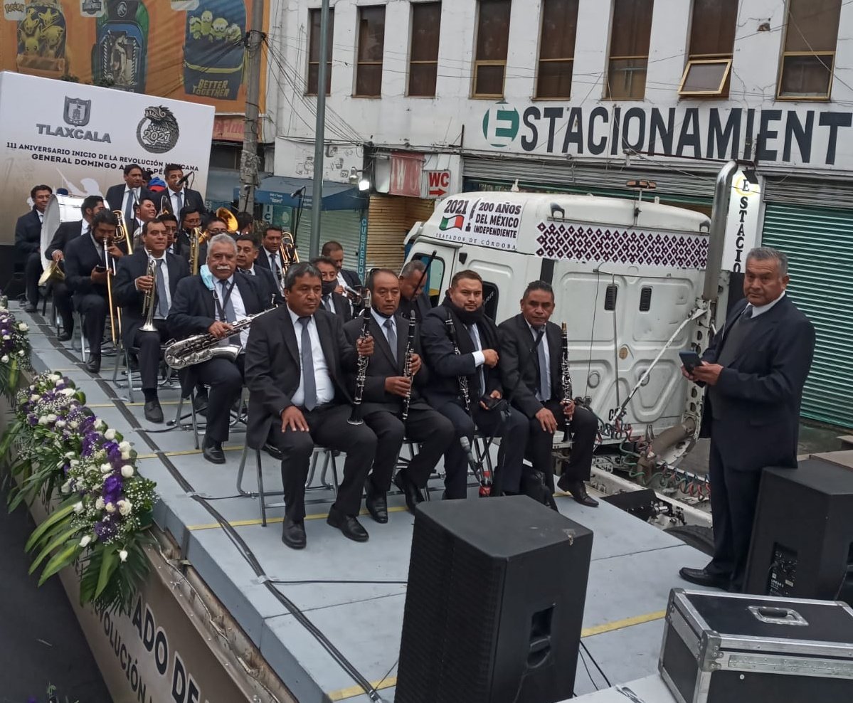 LorenaCuellar's tweet photo. #Tlaxcala es orgullo y tradición de la cultura mexicana, este #20deNoviembre tuvimos la fortuna de participar en el Desfile Cívico Militar del CXI Aniversario del Inicio de la #RevoluciónMexicana, en la CDMX. https://t.co/taeCizj3On