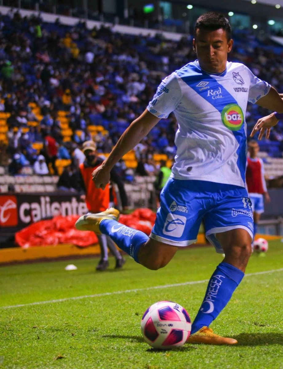 d_alvarez92's tweet photo. Vamos por todo @ClubPueblaMX 🎽
.
.
.
#lafranjaquenosune🎽 #DA11 #diadepartido https://t.co/3FXxQrJGaQ