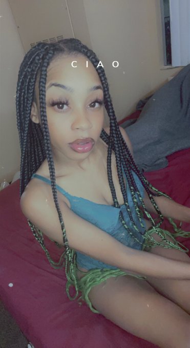 I look so pretty 😍🥴 https://t.co/sqzm4lCS1S