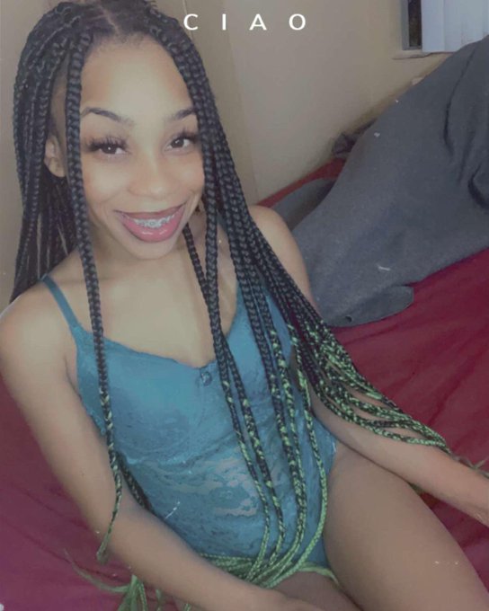 I look so pretty 😍🥴 https://t.co/sqzm4lCS1S