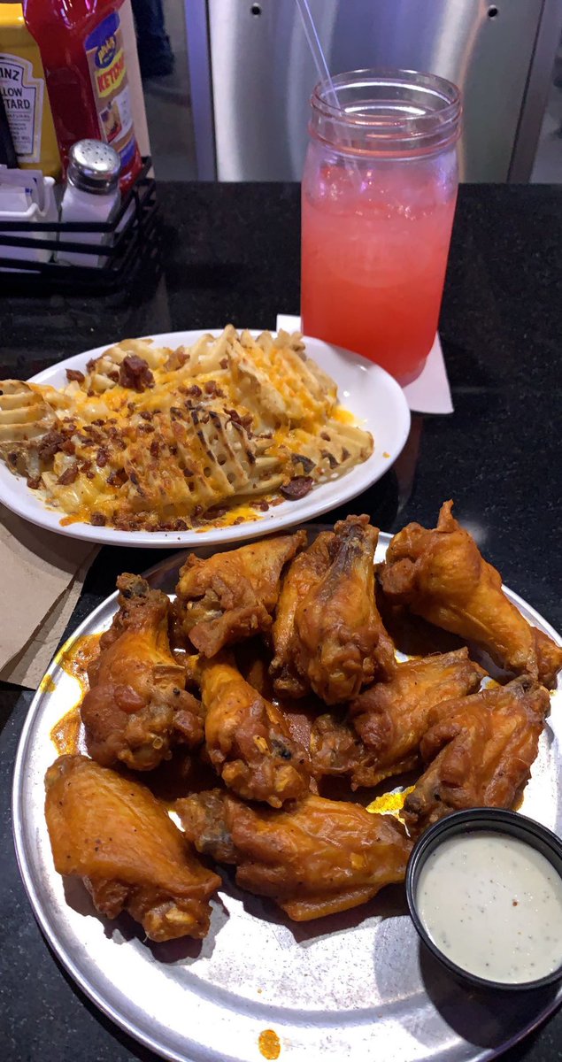 jlopezp13's tweet photo. This + watching my UCLA Bruins as they are showing that other team from across town that #werunla + heading home to LA = life. GO BRUINS! Beat Southern Cal! #pluckiando #gobruins #uclafightfightfight #beatsc #pluckers https://t.co/AGiZNVPB7O