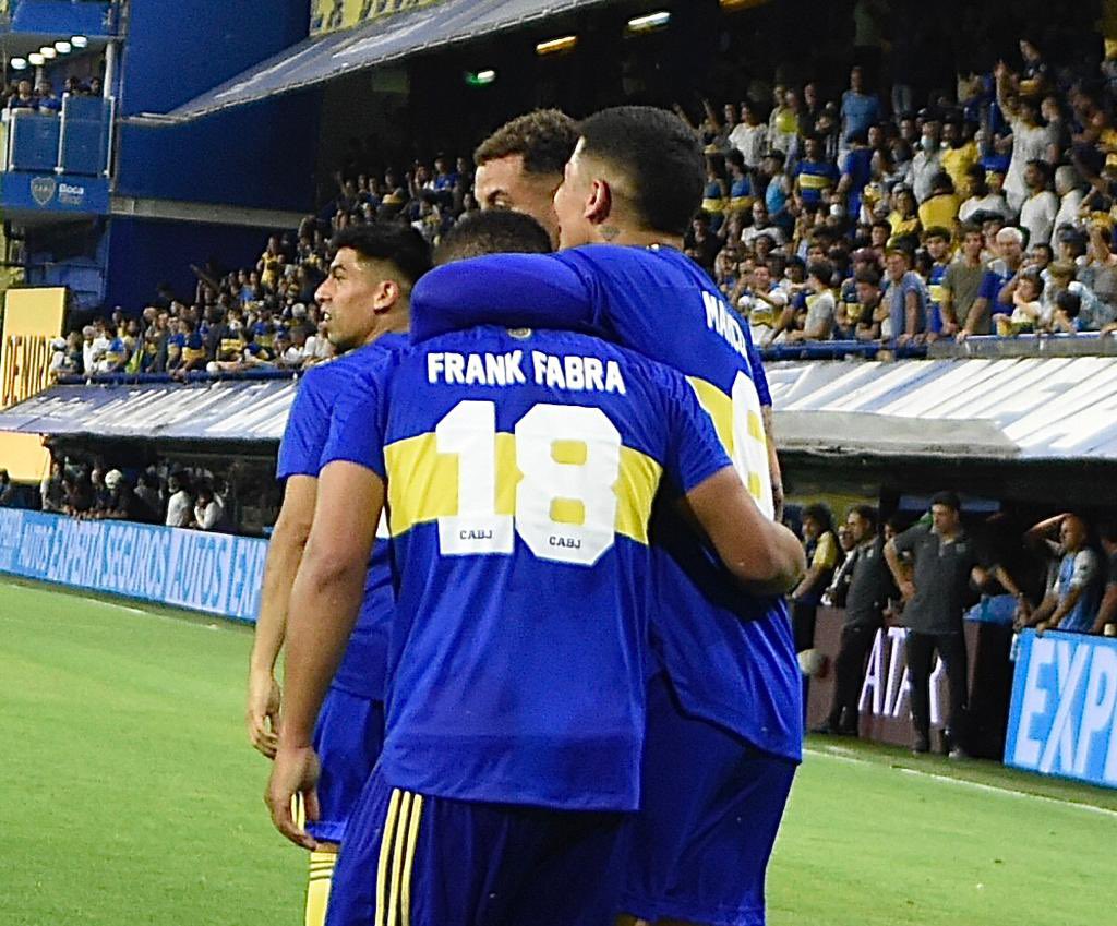 AmealJorgeAmor's tweet photo. La Bombonera volvió a latir y a regalarnos otra noche de emociones. La del triunfo. La del reencuentro. La de volver a ver este templo lleno de pasión. Gracias a todos y a todas. Se extrañaron mucho. https://t.co/72bIaDPIAt