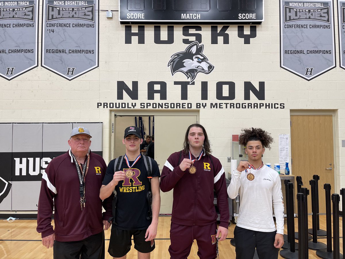 BulldogsWrestl1's tweet image. 3 wrestlers competed. 3 medals earned. Congrats #MatDogs on placing at the 2021 Husky Invitational @JMRHSNews @JMRHS_Athletics @JMRHSPrincipal @JMR_SportsMed @JMRHSBoosters