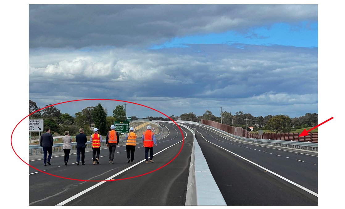 post_fact's tweet photo. Another #geolocationdownunder challenge
> Show the location on Google Maps
>> Identify two people in the photo
>>> What is so special about the wall on the right?
>>>> How long ago did this road open?
Answers below the gif, pls.
Pls RT
#OSINT #geolocation #geolocationchallenge https://t.co/xu0iW36ejx