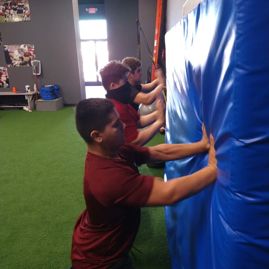 OLcoachGalvan's tweet photo. Preparation for next season starts now. GOALS!! Let's get it! #RGVfootball #Repetition #MuscleMemory #GetOnTheWall #OwnTheDetails https://t.co/MpOMZcek21