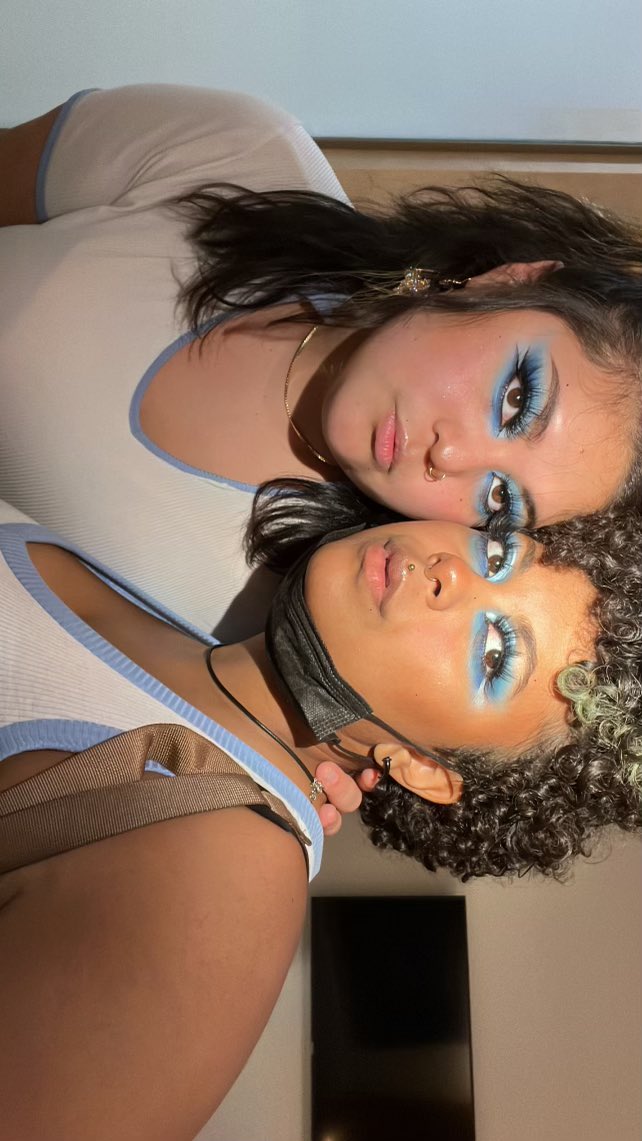 mcrslut666's tweet photo. rn fave pic of me n t and my screensaver https://t.co/p60bnt0BOe