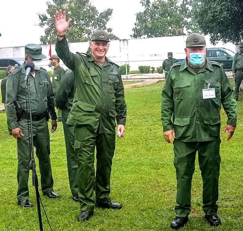 lauralop2002es1's tweet photo. Así es #Cuba 🇨🇺, alegre, amistosa y siempre lista para defender su soberanía.
#CubaVive #DiaDeLaDefensa https://t.co/GWwRChA9IP